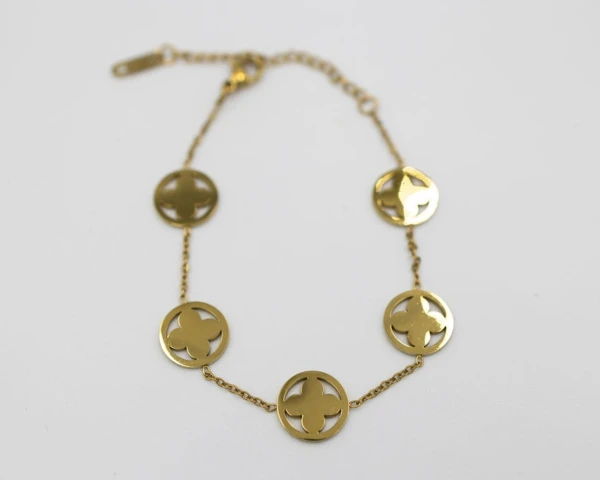 Gouden armband met klavertje vier bedels in cirkels