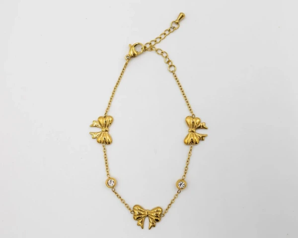Gouden armband met strikjes en diamantjes