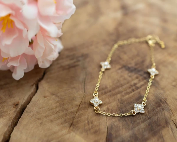 Gouden klaver armband met diamantjes erin