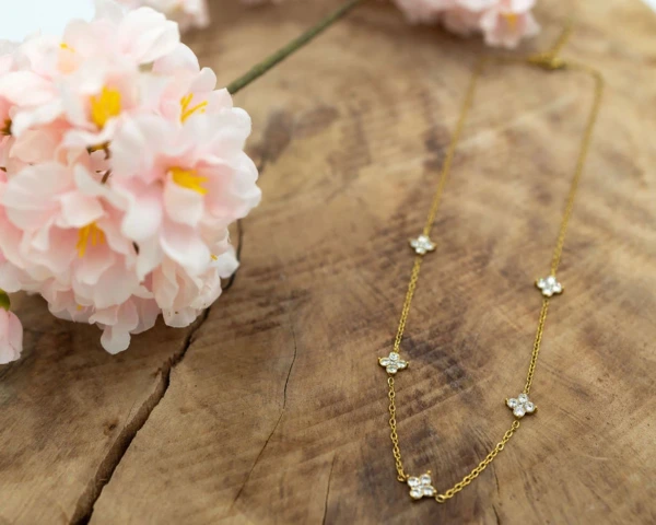Gouden klaver ketting met diamantjes erin